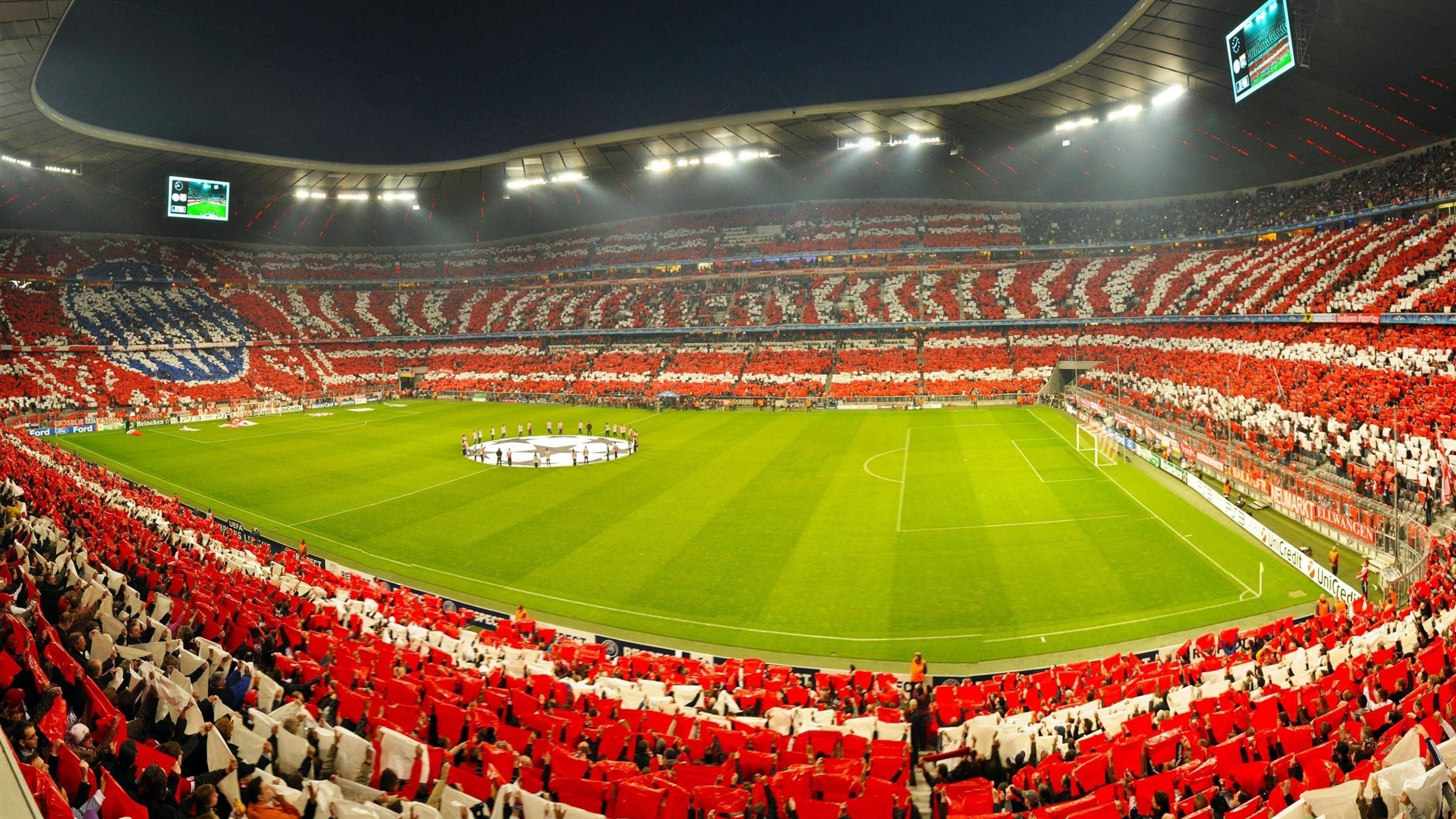 未来足球比赛技术革新，虚拟画面与AR体验融合，足球虚拟赛事